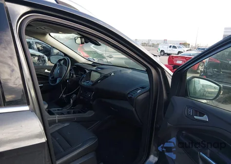 2017 Ford Escape Titanium z USA, uszkodzony, nr VIN 1FMCU0J93HUC49195